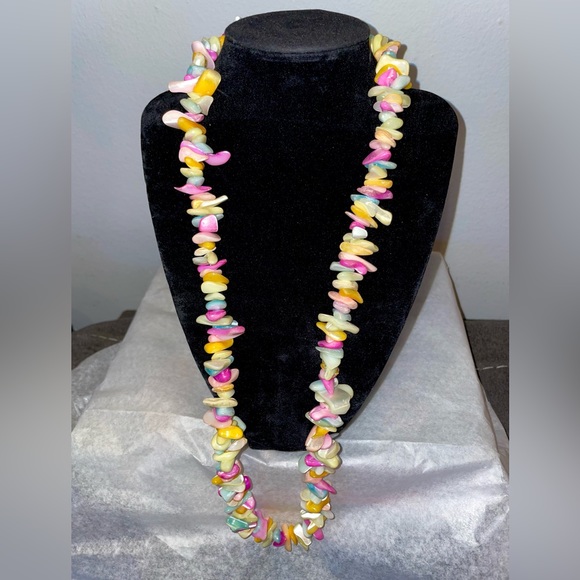 Vintage Necklace Bohemian Pastel Mother Of Pearl Chip Shell ￼ - Picture 2 of 6
